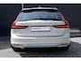 Volvo V90 T6 Automaat AWD Inscription Exclusive | Panoramisch schuif-/kantel dak | Verwarmbare  | Premium Audio by Harman Kardon | Verwarmbare voorstoelen en stuurwiel | Massagefunctie in de voerstoelen | Rondom zichtcamera | Geïntegreerde stoelverhogers | Verwarmbare voorruit | Alarmklasse 3