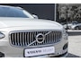 Volvo V90 T6 Automaat AWD Inscription Exclusive | Panoramisch schuif-/kantel dak | Verwarmbare  | Premium Audio by Harman Kardon | Verwarmbare voorstoelen en stuurwiel | Massagefunctie in de voerstoelen | Rondom zichtcamera | Geïntegreerde stoelverhogers | Verwarmbare voorruit | Alarmklasse 3