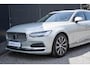 Volvo V90 T6 Automaat AWD Inscription Exclusive | Panoramisch schuif-/kantel dak | Verwarmbare  | Premium Audio by Harman Kardon | Verwarmbare voorstoelen en stuurwiel | Massagefunctie in de voerstoelen | Rondom zichtcamera | Geïntegreerde stoelverhogers | Verwarmbare voorruit | Alarmklasse 3