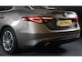 Alfa Romeo Giulia 2.0T Sport / AUT / Open Panoramadak / Navi / Camera / Ecc / Cruise Control / Lane Assist / Leder / 17 Inch