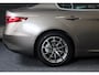 Alfa Romeo Giulia 2.0T Sport / AUT / Open Panoramadak / Navi / Camera / Ecc / Cruise Control / Lane Assist / Leder / 17 Inch