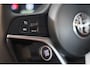 Alfa Romeo Giulia 2.0T Sport / AUT / Open Panoramadak / Navi / Camera / Ecc / Cruise Control / Lane Assist / Leder / 17 Inch