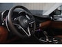 Alfa Romeo Giulia 2.0T Sport / AUT / Open Panoramadak / Navi / Camera / Ecc / Cruise Control / Lane Assist / Leder / 17 Inch