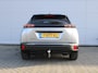 Peugeot e-2008 EV GT 54 kWh | Trekhaak | Stoelverwarming + massage | Camera | Cruise adapt. | Navi | 17" LM | Warmtepomp | LED | Zeer nette auto |