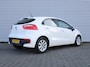 Kia Rio 1.2 CVVT ComfortPlusLine Navigator | Camera | Airco | 15" LM | All season banden | Cruise | Navi |