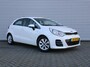 Kia Rio 1.2 CVVT ComfortPlusLine Navigator | Camera | Airco | 15" LM | All season banden | Cruise | Navi |