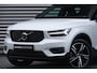 Volvo XC40 2.0 T4 R-Design | Pano | Trekhaak | Memory | H&K | Camera | ACC |