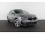 BMW X2 xDrive25e M Sport Kleur > M Frozen Grey metallic/Shadow-Line/Pano.schuifdak/Memory/Head-up-display