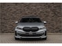 BMW 1-Serie 118i Aut. | M-Sport | Live Cockpit | Schaalstoelen | Panorama | H&K | Camera | 19"LM | Frozen Pure Grey