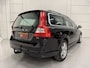 Volvo V70 T4 Nordic+ aut. TREKHAAK/ZWART LEER/XENON/NAVI/ECC/CRUISE/STOELVERWARMING/DAKRAILS/PARKEERSENSOREN/VOLLEDIGE VOLVO DEALER OH HISTORIE, RECENT GROTE OH BEURT GEHAD, DIST. RIEM IS VERVANGEN