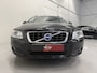 Volvo V70 T4 Nordic+ aut. TREKHAAK/ZWART LEER/XENON/NAVI/ECC/CRUISE/STOELVERWARMING/DAKRAILS/PARKEERSENSOREN/VOLLEDIGE VOLVO DEALER OH HISTORIE, RECENT GROTE OH BEURT GEHAD, DIST. RIEM IS VERVANGEN