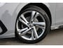 Volkswagen Golf 1.5 eTSI R-Line 130PK |PANO-DAK|STUUR-STOELVERWARMING|17-INCH|
