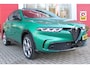 Alfa Romeo Tonale PHEV 280PK VELOCE | PANORAMISCH SCHUIF / KANTELDAK | LEDEREN BEKLEDING | VOORSTOELEN / STUUR VERWARMD | VOORSTOELEN GEVENTILEERD | VOORSTOELEN ELEKTRISCH VERSTELBAAR | DRAADLOOS APPLE CARPLAY / ANDROID AUTO | 360° CAMERA | AUTOMATISCH DIMMENDE BUITENSPIEGELS | 20"INCH LICHTMETALEN VELGEN | ADAPTIVE CRUISE CONTROL | KEYLESS ENTRY / START | ELEKTRISCH BEDIENBARE ACHTERKLEP | DRAADLOZE TELEFOONLADER | AMBIENT LIGHTING | DONKERE HEMELBEKLEDING | SCHAKELFLIPPERS AAN HET STUUR | VERWARMDE RUITENSPROEIERS |
