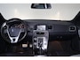 Volvo V60 T4 R-Design - AUTOMAAT - Schuif/kanteldak - Verwarmde voorstoelen - Parkeersensoren voor & achter - Volvo On Call - Cruise control - Navigatie - Extra getint glas - 18' LMV