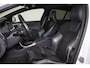 Volvo V60 T4 R-Design - AUTOMAAT - Schuif/kanteldak - Verwarmde voorstoelen - Parkeersensoren voor & achter - Volvo On Call - Cruise control - Navigatie - Extra getint glas - 18' LMV