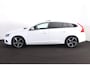 Volvo V60 T4 R-Design - AUTOMAAT - Schuif/kanteldak - Verwarmde voorstoelen - Parkeersensoren voor & achter - Volvo On Call - Cruise control - Navigatie - Extra getint glas - 18' LMV