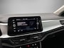 Volkswagen T-Roc Life Business 1.5 TSI 150pk DSG Automaat Adaptive cruise control, Stoelverwarming, Navigatie, LED koplampen, Achteruitrijcamera, App connect, Parkeer assistent