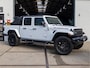 Jeep Gladiator JEEP *MARGE | 5-Zits | Grijs Kenteken* *Brute | Verhoogd | Instaplijsten | Achterrek | LPG | K&N | Stuur- & Stoelverw.*