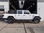 Jeep Gladiator JEEP *MARGE | 5-Zits | Grijs Kenteken* *Brute | Verhoogd | Instaplijsten | Achterrek | LPG | K&N | Stuur- & Stoelverw.*