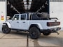 Jeep Gladiator JEEP *MARGE | 5-Zits | Grijs Kenteken* *Brute | Verhoogd | Instaplijsten | Achterrek | LPG | K&N | Stuur- & Stoelverw.*