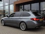 BMW 5-Serie Touring 520i High Executive Edition | HarmanKardon | Panoramadak | Wegkl.th | 19” | Leer/Memory/Stoelverw | Dodehoek |