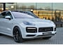 Porsche Cayenne Coupé 3.0 E-Hybrid SportDesign 462pk Krijt Pano Trekhaak PPF Keyless Bose ACC 360-camera