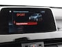 BMW X1 sDrive18i AUT. SPORTLINE + TREKHAAK | LED | SPORTSTOELEN | STOELVERWARMING | NAVIGATIE