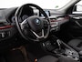 BMW X1 sDrive18i AUT. SPORTLINE + TREKHAAK | LED | SPORTSTOELEN | STOELVERWARMING | NAVIGATIE