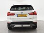 BMW X1 sDrive18i AUT. SPORTLINE + TREKHAAK | LED | SPORTSTOELEN | STOELVERWARMING | NAVIGATIE