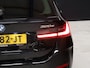 BMW 3-Serie Touring 320e Sport NW TYPE [TREKHAAK INKLAPBAAR, MEMORY SEATS, APPLE CARPLAY, ANDROID, LEDVERLICHTING, CAMERA, STOELVERWARMING, VOL LEDER, CRUISE, CLIMATE, NIEUWSTAAT]