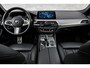 BMW 5-Serie Touring 540i M-sport | Org. NL | Panoramadak | Head-up | Lederen bekleding | Stoelverwarming | LED