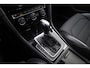 Volkswagen Golf Variant 1.4 TSI Business Edition Connected R 125PK / 92kW DSG, NL auto dealeronderhouden, R-Line Business Edition, privacy glas, 17" 'Madrid' LMV, half lederen bekleding ErgoActive stoel, stoelverwarming, achteruitrijcamera (rear view), elektrisch verstel-, verwarm- en inklapbare buitenspiegels (spiegel pakket), multifunctioneel lederen stuurwiel, cruise control, parkeersensoren voor en achter (pdc), DAB+, navigatie