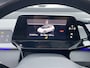 Volkswagen ID.3 First Max 58 kWh NL-Auto vol luxe, Panoramadak, stoel- & stuurverawrming, voorstoelen met massagefunctie, HUD, parkeersensoren, navigatie, dodehoekdetectie