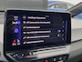 Volkswagen ID.3 First Max 58 kWh NL-Auto vol luxe, Panoramadak, stoel- & stuurverawrming, voorstoelen met massagefunctie, HUD, parkeersensoren, navigatie, dodehoekdetectie