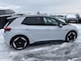 Volkswagen ID.3 First Max 58 kWh NL-Auto vol luxe, Panoramadak, stoel- & stuurverawrming, voorstoelen met massagefunctie, HUD, parkeersensoren, navigatie, dodehoekdetectie