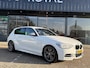 BMW 1-Serie M135i High Executive AUTOMAAT |HARMAN/KARDON | DODEHOEK DETECTIE | ACHTERUIT RIJ CAMERA| SPORT STOELEN| KEYLESS ENTRY/GO|NAVIGATIE | BI- XENON KOPLAMPEN | STOEL VERWARMING |