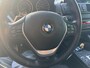 BMW 1-Serie M135i High Executive AUTOMAAT |HARMAN/KARDON | DODEHOEK DETECTIE | ACHTERUIT RIJ CAMERA| SPORT STOELEN| KEYLESS ENTRY/GO|NAVIGATIE | BI- XENON KOPLAMPEN | STOEL VERWARMING |