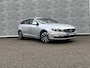 Volvo V60 1.5 T3 Polar+ Dynamic | Automaat | Bi-xenon koplampen | Navigatie | Lederen bekleding | Voorruitverwarming | Stoelverwarming | Climate control | Volvo On Call | Roofrails | Cruise control |