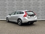 Volvo V60 1.5 T3 Polar+ Dynamic | Automaat | Bi-xenon koplampen | Navigatie | Lederen bekleding | Voorruitverwarming | Stoelverwarming | Climate control | Volvo On Call | Roofrails | Cruise control |