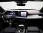 Audi Q3 1.5 200kW e-hybrid S edition l Demo l Adaptive cruise control l Achteruitrijcamera l Navigatie l Airco l Verwarmbare voorstoelen l Dodehoekdetectie l Matrix LED koplampen l Comfortsleutel l Alarm Klasse III l Privacy glas l 20" lichtmetalen wielen