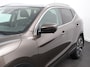 Nissan Qashqai 1.2 Tekna Airco Cruise control LED Parkeersensoren Camera Radio Lichtmetalen velgen Verwarmde voorstoelen Panorama dak Trekhaak APK 9-7-2027!