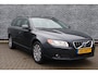 Volvo V70 1.6 T4 Limited Edition | Lederen bekleding | Xenon verlichting | Navigatie | Stoelverwarming | 100% dealer onderhouden | 17" velgen | trekhaak |