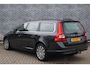 Volvo V70 1.6 T4 Limited Edition | Lederen bekleding | Xenon verlichting | Navigatie | Stoelverwarming | 100% dealer onderhouden | 17" velgen | trekhaak |