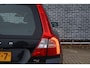 Volvo V70 1.6 T4 Limited Edition | Lederen bekleding | Xenon verlichting | Navigatie | Stoelverwarming | 100% dealer onderhouden | 17" velgen | trekhaak |