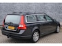 Volvo V70 1.6 T4 Limited Edition | Lederen bekleding | Xenon verlichting | Navigatie | Stoelverwarming | 100% dealer onderhouden | 17" velgen | trekhaak |