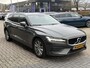 Volvo V60 2.0 B4 Momentum Business 197pk | Elek. Wegklapbare Trekhaak | Leder | Adaptive cruise control | Stoel- & Stuurverwarming | Elektrische lendesteunverstelling