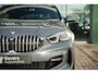 BMW 1-Serie 118i High Executive Edition | Model M Sport | Panoramadak | Harman Kardon surround sound system | Lederen bekleding | 19 inch lichtmetalen M wielen Dubbelspaak Bicolor |