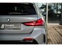 BMW 1-Serie 118i High Executive Edition | Model M Sport | Panoramadak | Harman Kardon surround sound system | Lederen bekleding | 19 inch lichtmetalen M wielen Dubbelspaak Bicolor |