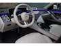 Mercedes-Benz S-klasse 580 e 4MATIC Lang AMG Line | Airmatic | Achterasbesturing | Distronic+ | Chauffeurspakket | Zonweringpakket | Massage | Stoelventilatie | MBUX Tablet | Vlakkenverwarming | Soft-Close |