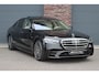 Mercedes-Benz S-klasse 580 e 4MATIC Lang AMG Line | Airmatic | Achterasbesturing | Distronic+ | Chauffeurspakket | Zonweringpakket | Massage | Stoelventilatie | MBUX Tablet | Vlakkenverwarming | Soft-Close |